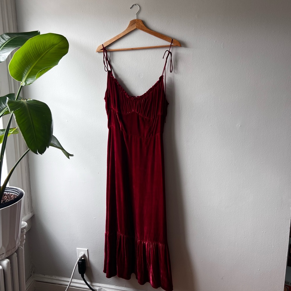REFORMATION VELVET DRESS 💃🏻🏹❤️